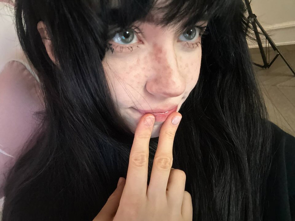 BellaFoxx19's tweet photo. Você acha que eu tenho cara de fofa ou de safada?? https://t.co/b5GY50597t
