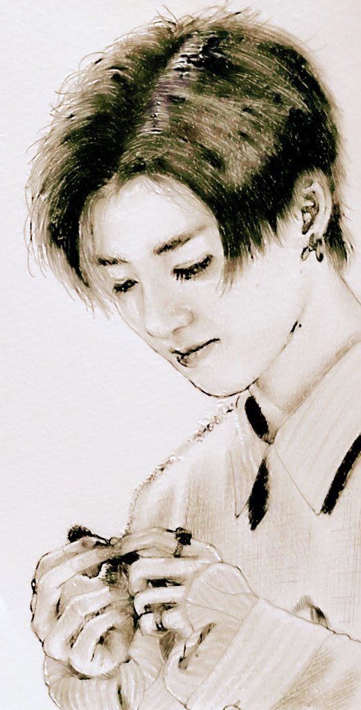 rehit1971's tweet photo. 私は
手描き絵師という言葉が嫌いだ

絵は手で描くものだし
いわゆるAI絵師というのが
命令したら描けるというなら

文章表現の上手い物書きさんが
挿絵も描ける「上手い絵師」
ということになってしまう

文字も機械も分からぬ頃から
描いているのが絵ではないのか

#イラスト #イラスト練習 #手描き https://t.co/tVZBqwEiaO