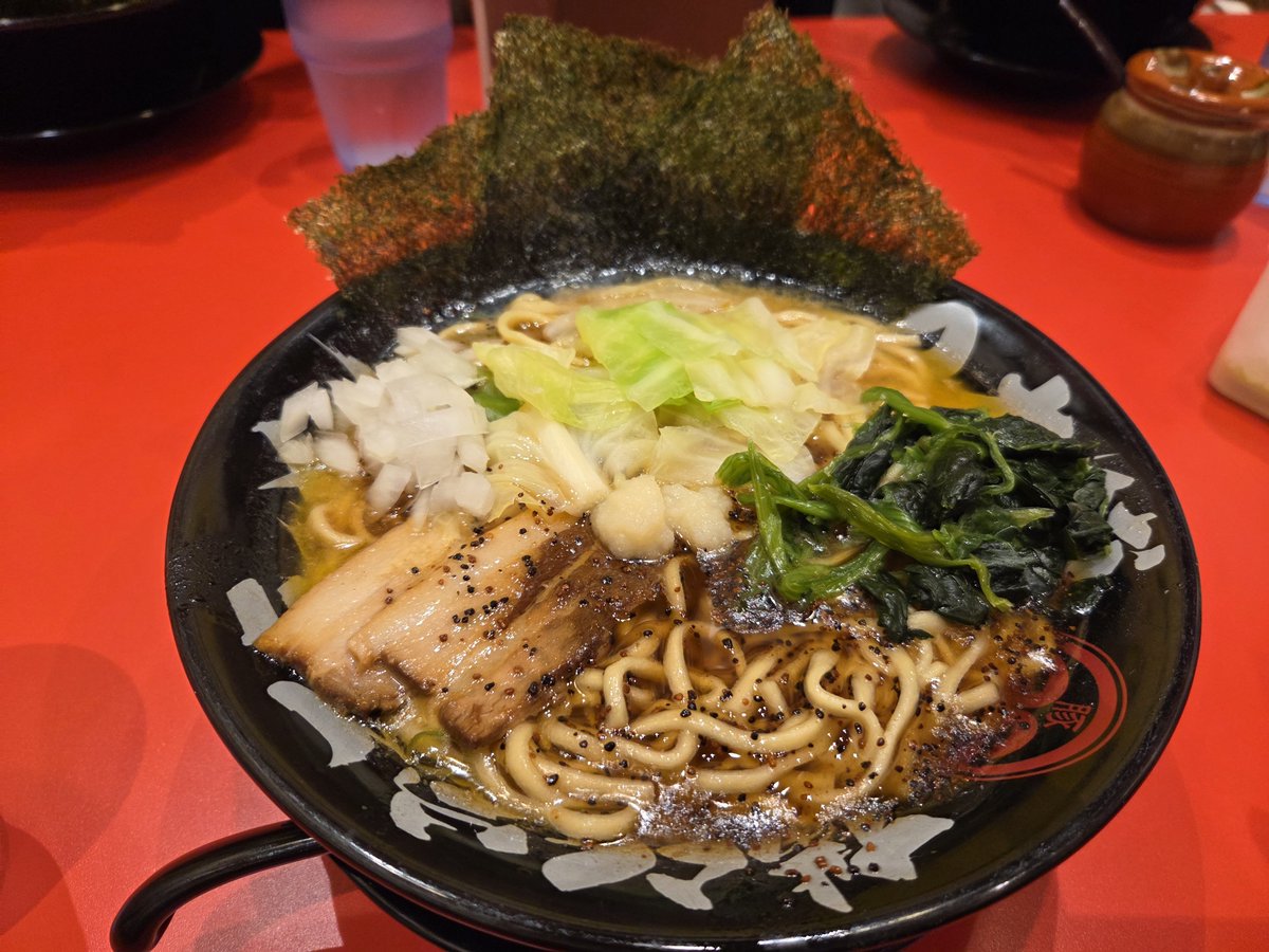 genefer_pokemon's tweet photo. ニンニクマシマシ(卓上調味料)ラーメンで許してください🫠 https://t.co/UK7c3HfmB2