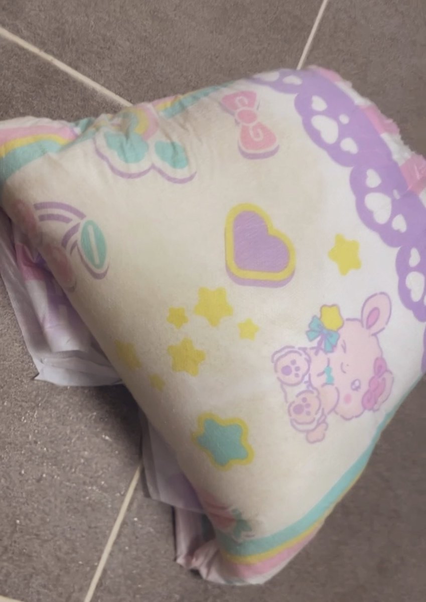 Myang_ABDL's tweet photo. おしっこ、ちょっと漏れちゃった…😢

#ABDL #おむつ #기저귀 https://t.co/YTobhCADKQ