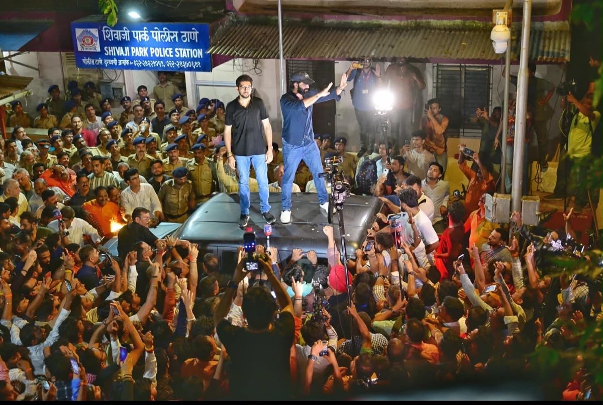 BJP4Mumbai's tweet photo. Inspired by Reel star ? 

Perhaps @AUThackeray and @amitrthackeray have forgotten that this is not Nepal or Bangladesh... this is Mumbai!

And Mumbaikars do not want this kind of anarchic mindset in their city. https://t.co/omUkC0uZDI