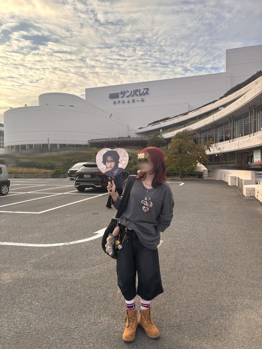 muchuRR__charm's tweet photo. FCツアー初日福岡！✈️🤍
最前で大好きなロろの歌声を浴びまくれたことが夢みたいで顔ぐちゃぐちゃ爆泣き、大夢がうるうるしててまたもらい爆泣き🥹
ｺｰﾙとご教示Danceはﾌﾙﾊﾟﾜｰで🤟🏻❤️‍🔥
この上なく幸せいっぱいな時間と生きる糧をありがとう、忘れません、愛してユ‼️💎🍯💖
#ROIROM_LIGHTITUP2026 https://t.co/wrupZ4tKEL