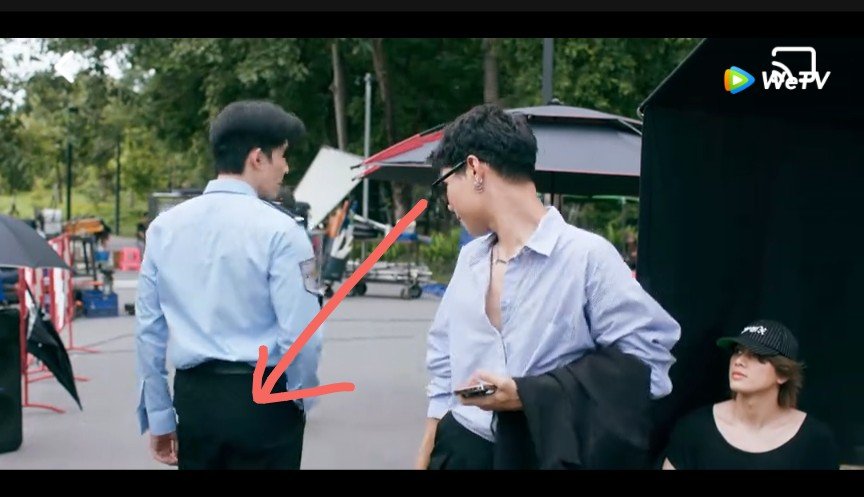 ClaraMaeda's tweet photo. Did Mr Aof just casually checked Akin's butt while Jin was observing the whole scene?? π
That's what I love about TF, I keep noticing new things every time I watch itπ€
AKIN THE SEXIEST MAN
#TopFormEP1
#SmartBoom
#TopFormTheSeries https://t.co/KPA4JuHJf2