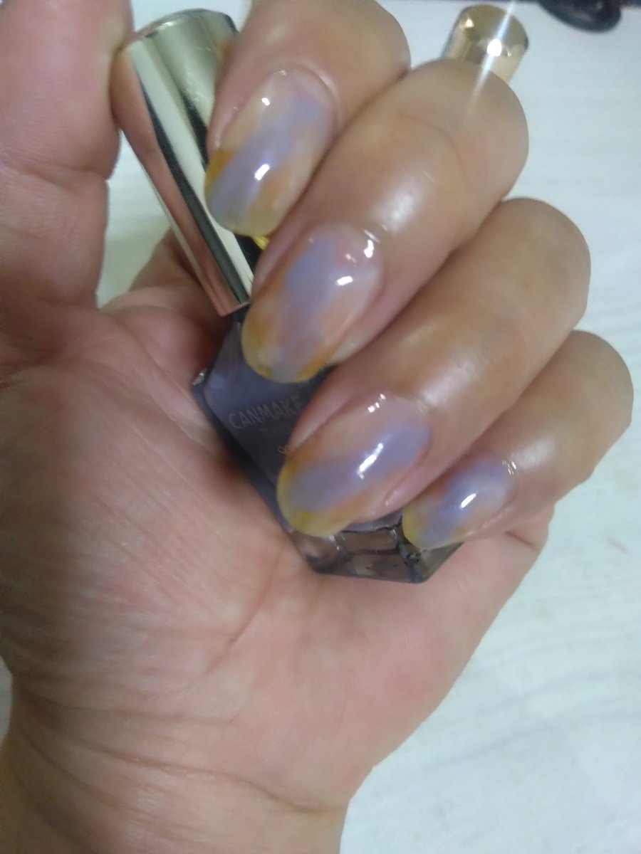 Pero3355's tweet photo. #ペロのネイル日記
#LIPS
#ネイル
#キャンメイク
#カラフルネイルズ
#ニュアンスネイル
#水色と白のネイル
クラウドレススカイをもやーっと、ミルクシロップを余白にもやもやっとするだけ！二度塗りでいい塩梅に！ちゃんと塗らなくてもいいからさくっとできる！ https://t.co/2AMlI5SDvP