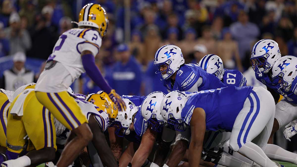 Mockingjay_us's tweet photo. Kentucky beats No. 10 LSU 35-34 in overtime on a two-point conversion, its second straight one-point OT win. https://t.co/Bzn4CMnyqo