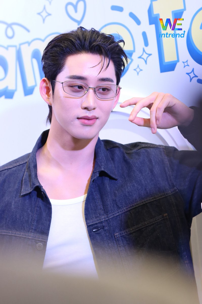 weintrend_tv's tweet photo. Skin Editor เปิดตัวพรีเซนเตอร์ “เอส ศุภ” ในงาน Skin Editor : Famie Fest" ✨
EST WESLEY GLOW TOGETHER
#SkinEditorFMFxEstWesley
#SkinEditorxEST
#WESLEY #est_rvp
#SkinEditor #SkinEditorFamieFest https://t.co/r44YdJblsp