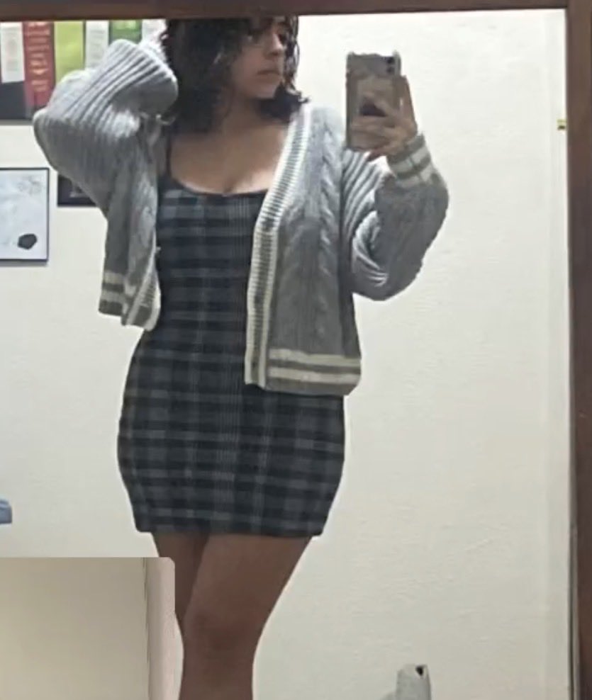 Ronn1sqn's tweet photo. whore keeps trying to text me while I stroke to her even send me voice messages I stroke too sometimes she doesn’t even know it https://t.co/gasGTm9zEs
