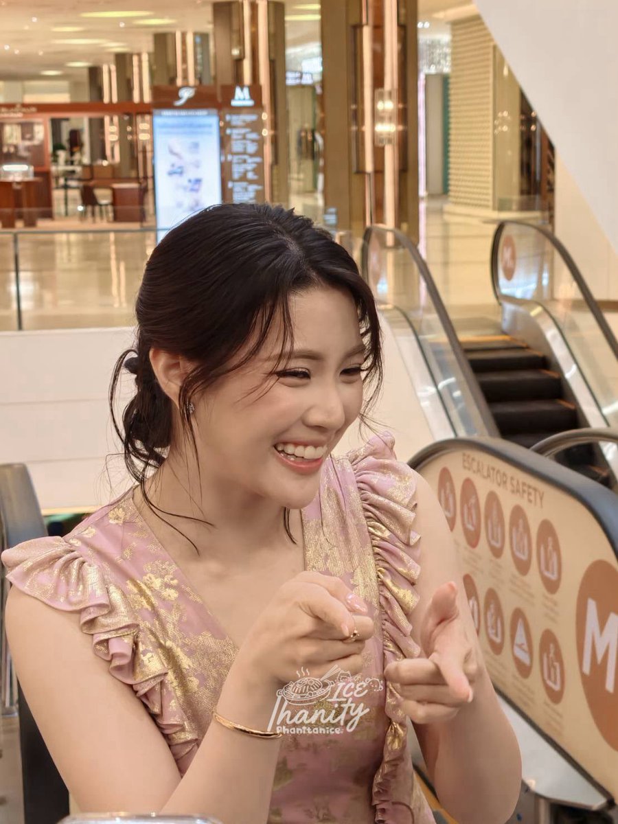 Phanityice's tweet photo. ก็ชอบคนนี้ 

GINNY BIFW26 SIAM PARAGON
#SiamParagonBIFW2026xGinny
#ginnynatnicha https://t.co/jpeaWrOFjJ