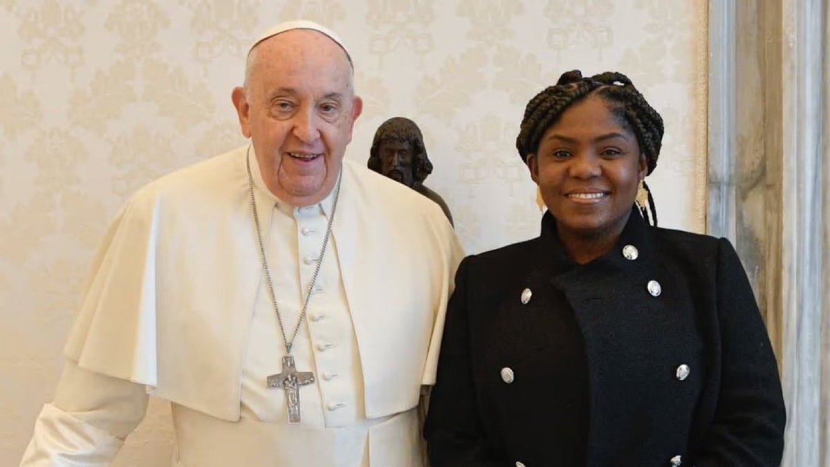 ByViral24's tweet photo. 🇨🇴🇺🇸🔴 @petrogustavo Veronica Alcocer, Laura Sarabia, Francia Márquez, Iván Name, estuvieron en el Vaticano no precisamente de visita… 

Allí cada uno habría abierto una cuenta de ahorros en el Banco del Vaticano única entidad del mundo donde no se deja rastro… a esta cuenta movieron millones de dólares de recursos públicos del Narcotrafico, según investigación que adelanta USA 🇺🇸