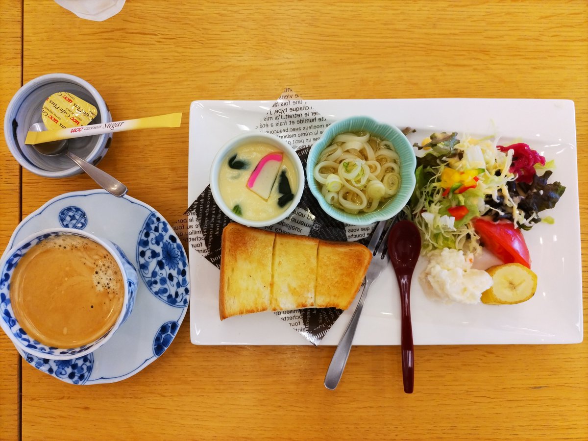 kmts17's tweet photo. 北濃駅近傍の「道の駅」レストランのトースト・モーニングが何故か"茶碗蒸し"と"小鉢うどん"が付いてて和から洋に脱皮の途中ですかwww https://t.co/vXRiFPwCr6