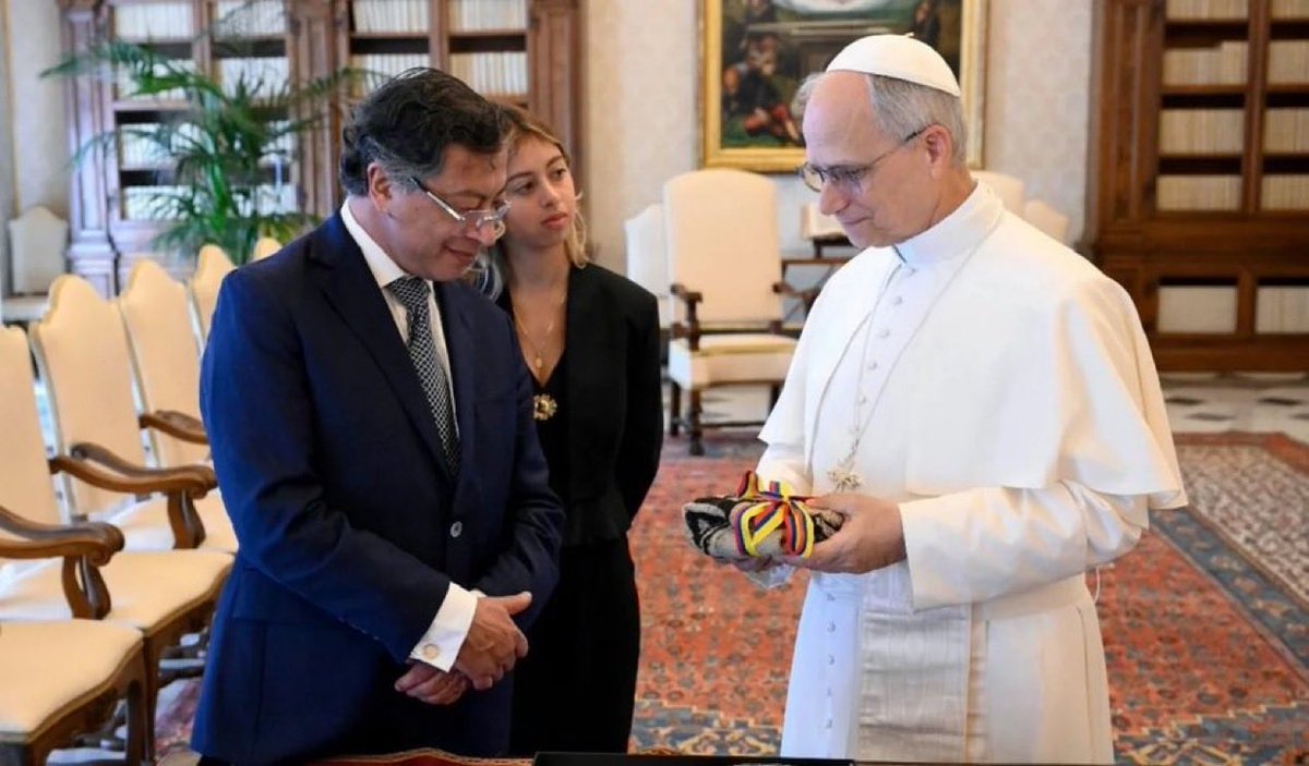 ByViral24's tweet photo. 🇨🇴🇺🇸🔴 @petrogustavo Veronica Alcocer, Laura Sarabia, Francia Márquez, Iván Name, estuvieron en el Vaticano no precisamente de visita… 

Allí cada uno habría abierto una cuenta de ahorros en el Banco del Vaticano única entidad del mundo donde no se deja rastro… a esta cuenta movieron millones de dólares de recursos públicos del Narcotrafico, según investigación que adelanta USA 🇺🇸