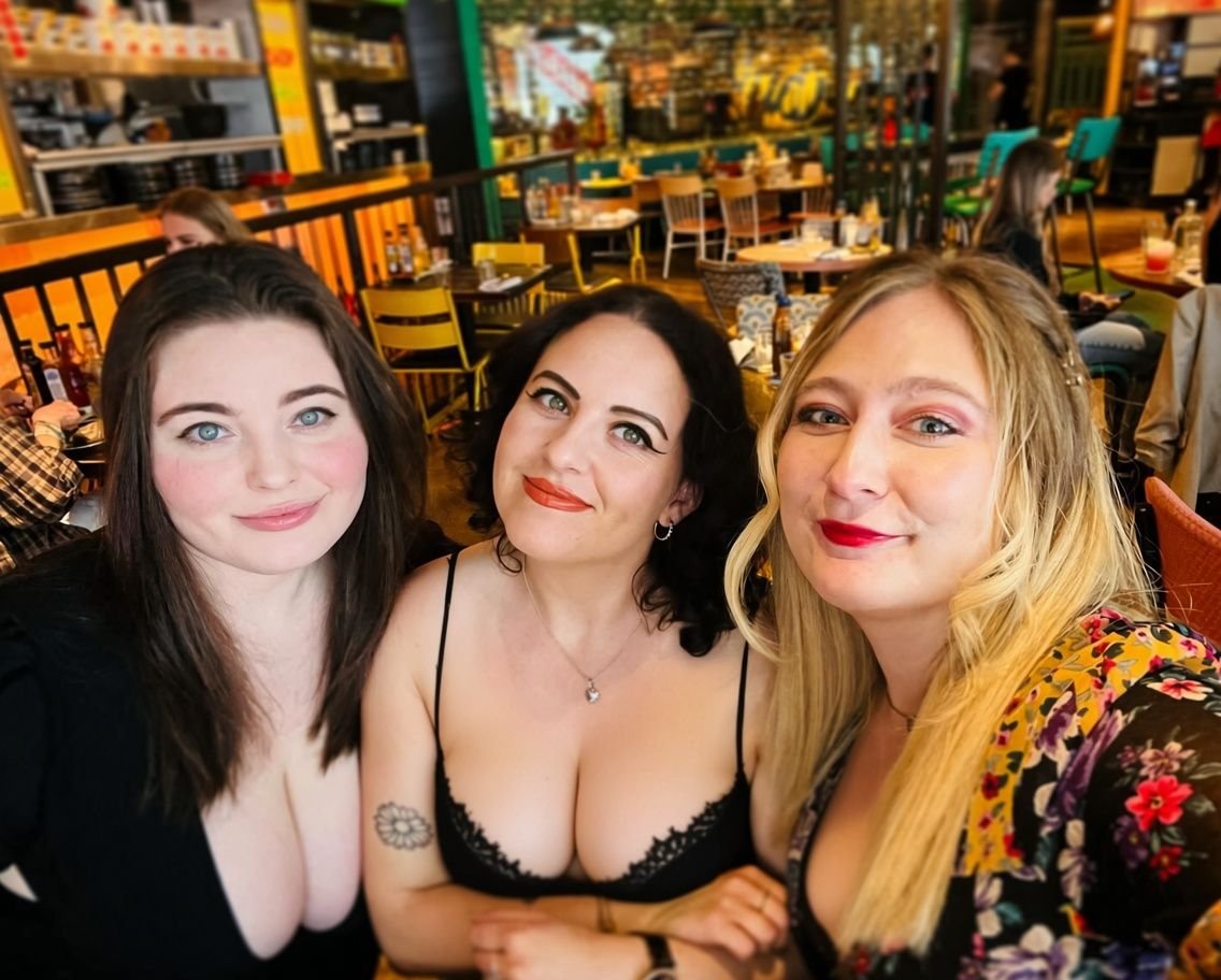 GirlsofSpoons's tweet photo. Follower submitted: 

Lovely trio from Liverpool. 

Left, right or middle? https://t.co/bfe12CuT1V
