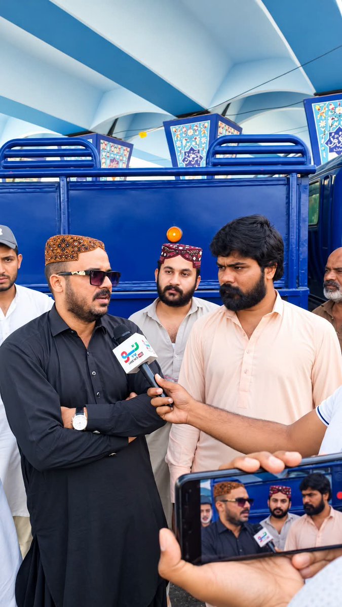 MianPuri_925's tweet photo. خیبرپختونخوا گورنر راج کے نفاذ پر ملتان چونگی نمبر 9 پر ڈھول کی تھاپ پر رقص اور مٹھائیاں تقسیم،
یہ ہیں میری قوم کے لوگ تو عذاب کیوں نا آئے گا؟
#امپورٹڈ_حکومت_نامنظور https://t.co/SvOYMKBZcx