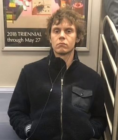 syringesylum's tweet photo. Life is so bad im genuinely looking like this anywhere i go https://t.co/MchIIaMPpT