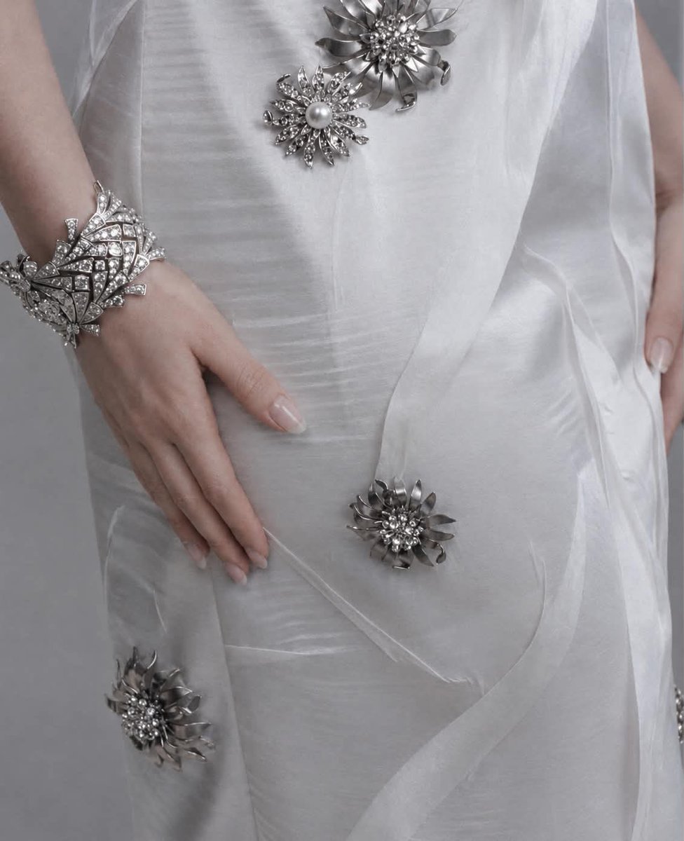 6nisinta's tweet photo. elegance in every detail https://t.co/1I08MRfjs2
