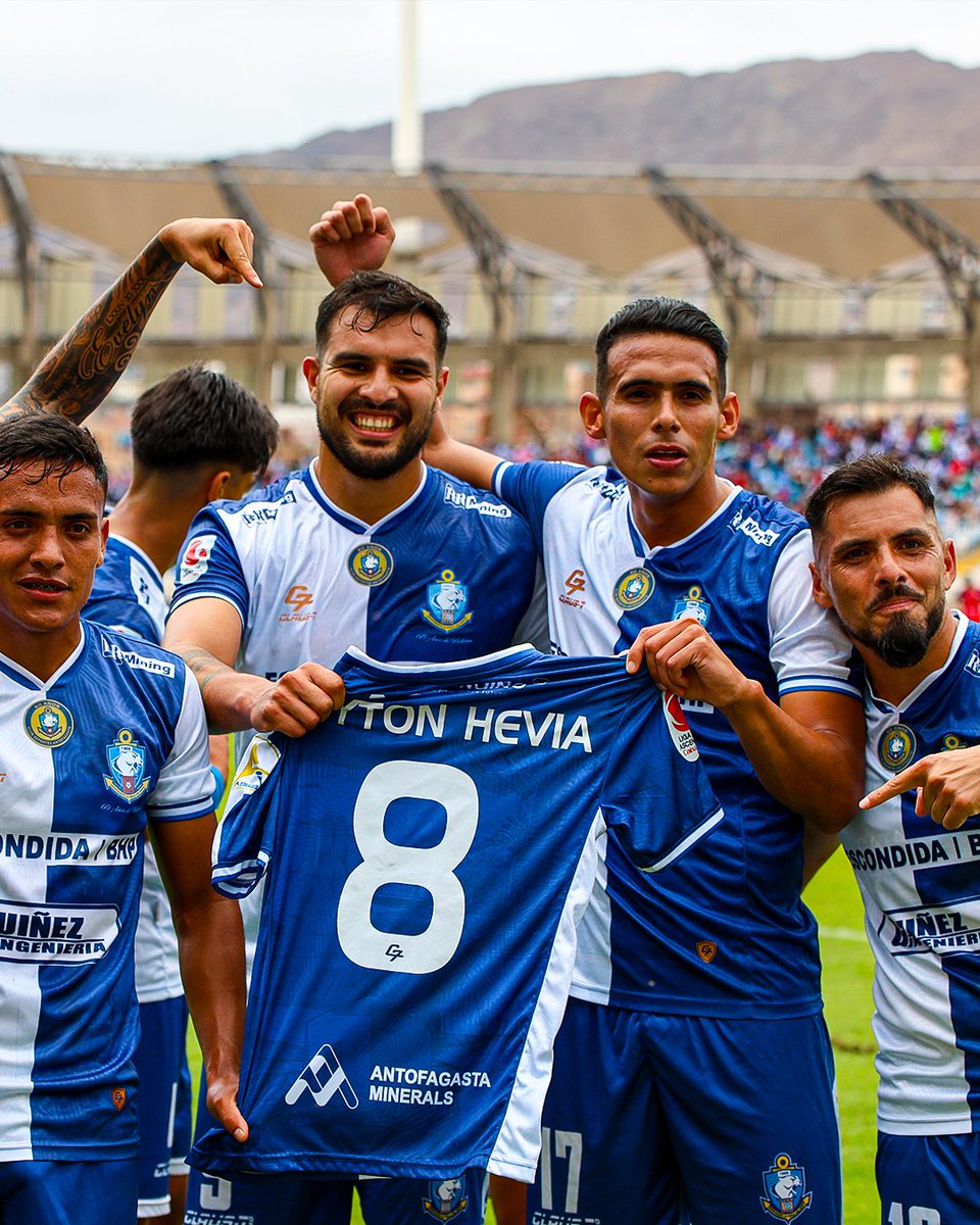 ClubAntofagasta's tweet photo. ⌚️ 27' CON DEDICATORIA ESPECIAL: LLEGÓ EL PRIMERO DEL GOLEADORRRRRRRR!

#Antofagasta  1️⃣-0️⃣ #SanMarcosdeArica

#VamosPumas 🔵⚪️ https://t.co/AeNyQcLFFW