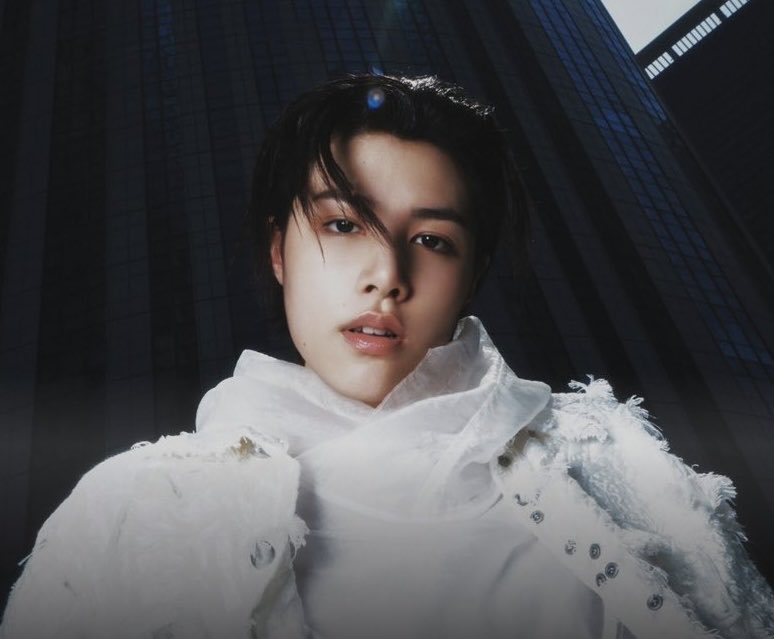 loutifulday's tweet photo. 📸 #LOUIS new melon profile for S.W.I.S.H. 

#루이 #LNGSHOT #롱샷 https://t.co/6PW4YvNPgl
