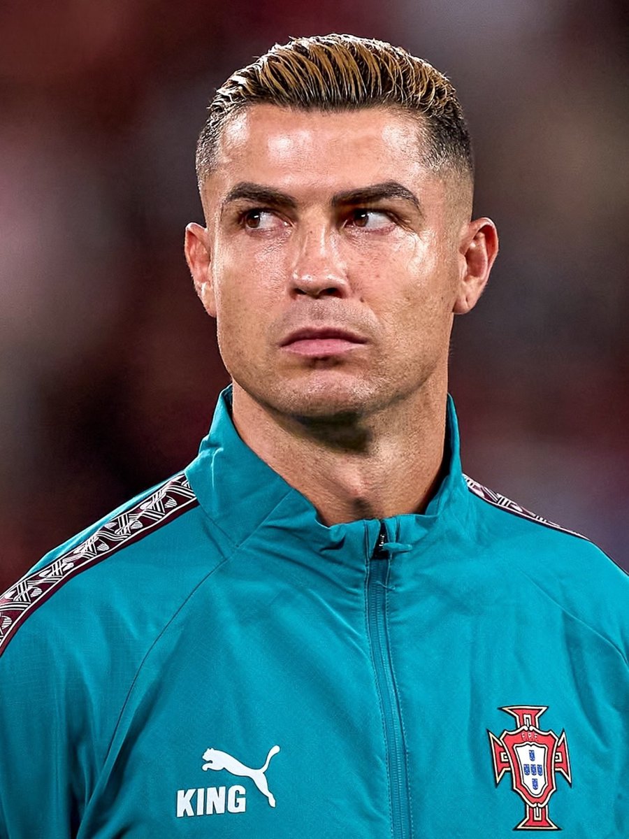 MousaQi's tweet photo. 🚨🚨🚨🗣️ عصام الشوالي:

جحود البرتغاليين تجاه الأسطورة كريستيانو رونالدو أمر لم أكتشفه إلا مؤخراً، وسيُخلّده التاريخ والمؤرخون!

حجم النكران وقلة الوفاء من الكرة البرتغالية، من كبيرهم إلى صغيرهم، أمر يدعو للاستغراب.

يا رجل، قبل كريستيانو رونالدو، لم تكن البرتغال تُعرَف كروياً إلا من خلال فوتري، وأوزيبيو، ولويس فيغو، وبنفيكا وبورتو