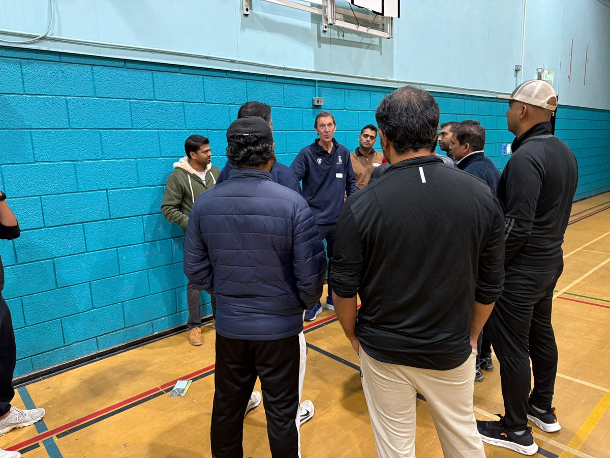 CheshireCB's tweet photo. What a turnout 🙌

24 candidates from across our diverse communities levelling up through the ECB Umpire Course!

Stepping up to support cricket in their clubs and communities 💜

#communitycricket #cricket https://t.co/NWKyJjD9M4