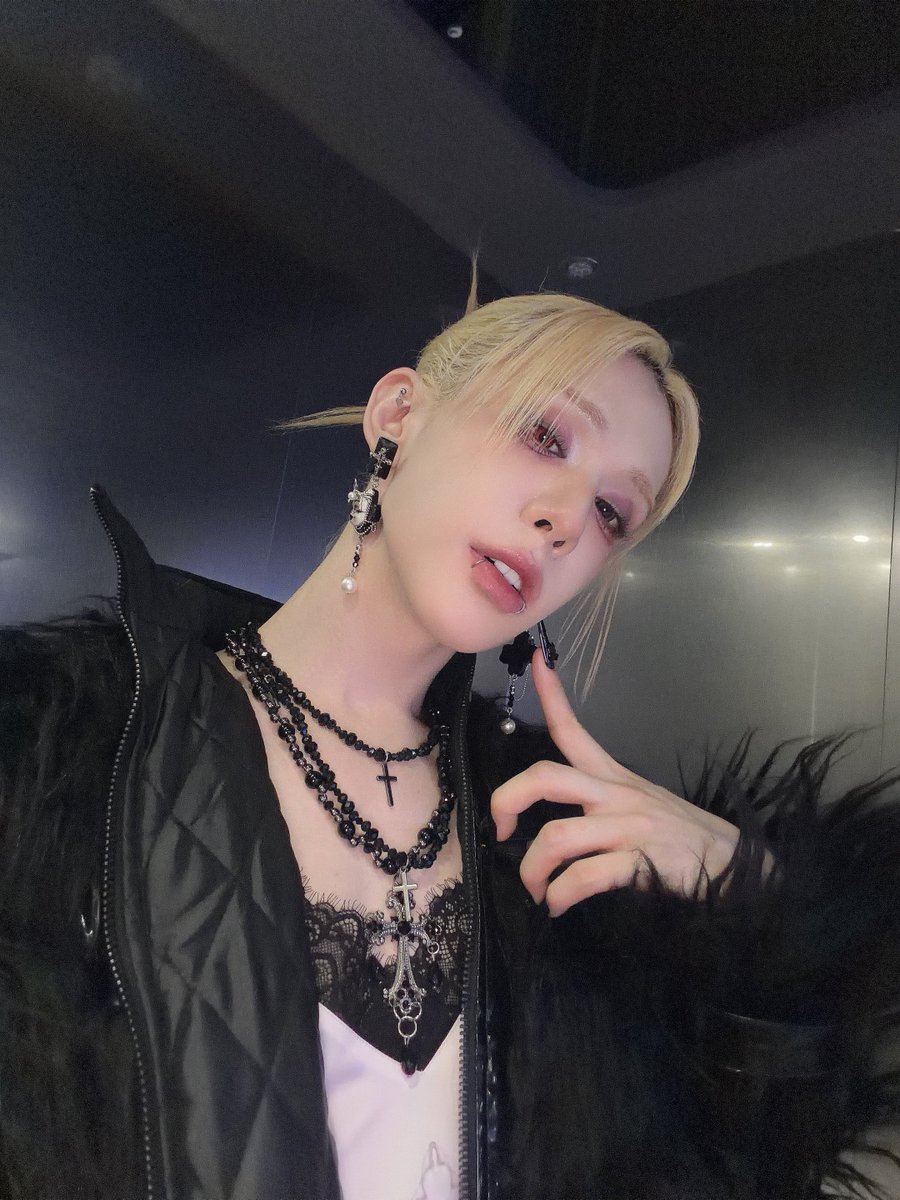 xlovarchive's tweet photo. 🐰 wumuti on 🫧 (111026) 19h14

ABAB🖤🤍🖤🤍
*selfies* https://t.co/C93CH7STVJ
