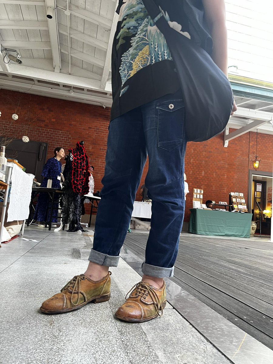 Atsushi__Inoue's tweet photo. 今はこちらに出展中👞明日が最終日。
京都は天気が良いです☀️

京都アートクラフトマーケット@京都文化博物館
10/10-12  11:00-17:30 (最終日は17:00)
ブースNo.「F07」(中庭です)

now joining in the Kyoto Art craft market. tomorrow is the last day.

#shoes #ATSUSHIINOUE #kacm #靴 https://t.co/HwxvcPmJxs