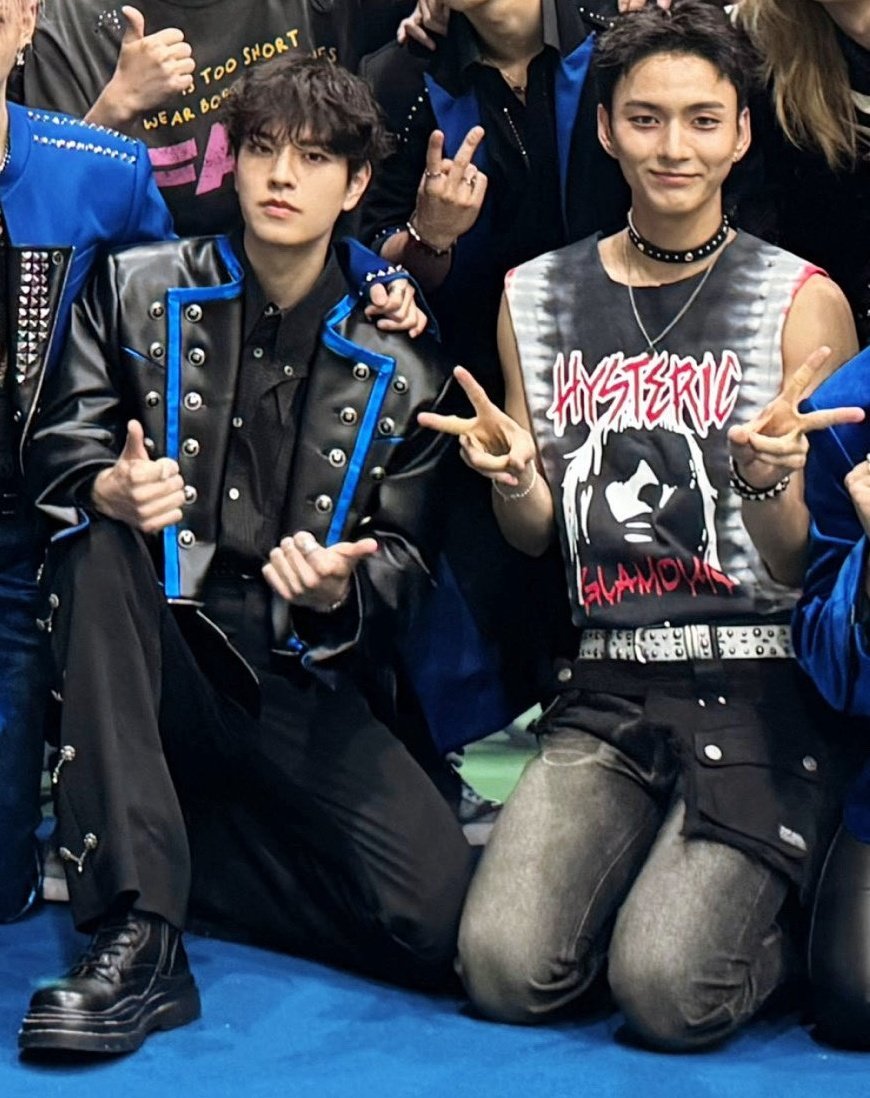 jiseoktm's tweet photo. seungmins in the building https://t.co/LTLqHwKloN