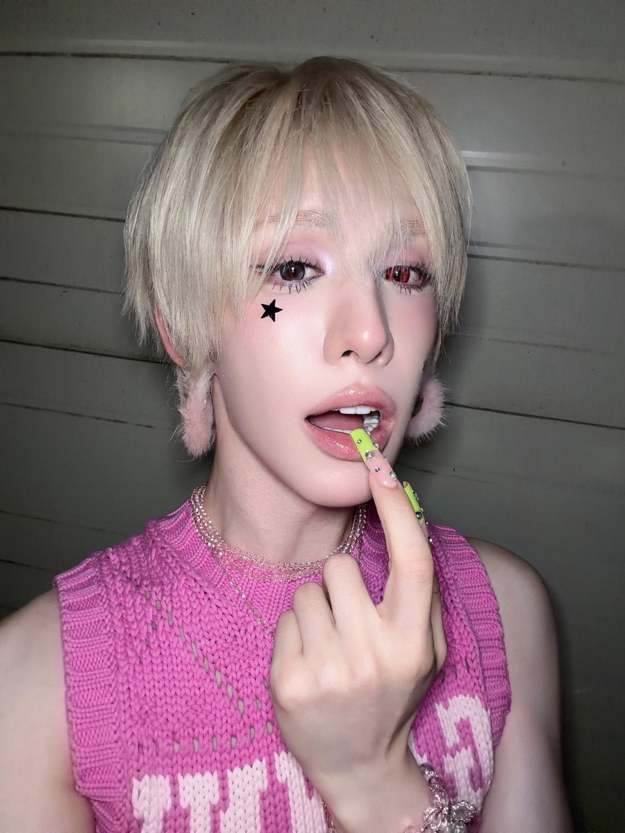 xlovarchive's tweet photo. 🐰 wumuti on 🫧 (111026) 19h14

ABAB🖤🤍🖤🤍
*selfies* https://t.co/C93CH7STVJ
