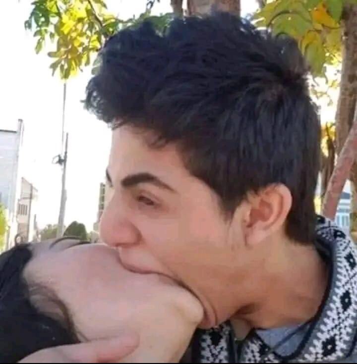 aime_mwizaa's tweet photo. My first kiss after five years of being single 🤭😂 https://t.co/QXgBkl4a3Y