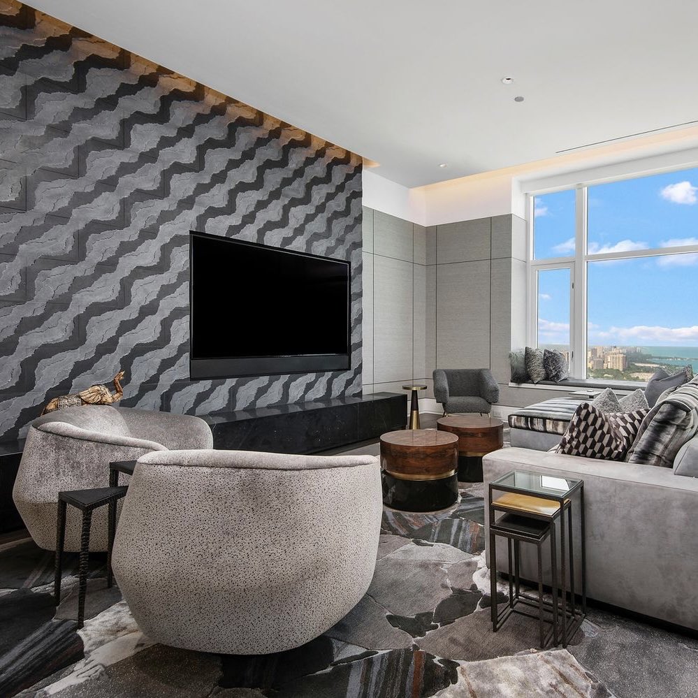 RobReffkin's tweet photo. Open House Sunday! A big thank you to Jeff Lowe for the tour of 132 E Delaware Unit in Chicago, IL.

This is a masterful renovation of penthouse level home perched atop the world-renowned Four Seasons Hotel. This preferred northeast corner offers a front-row seat to the iconic Chicago skyline and expanse of Lake Michigan.

Please reach out to Jeff Lowe of Compass at Jeff@LoweGroupChicago.com for a private tour!