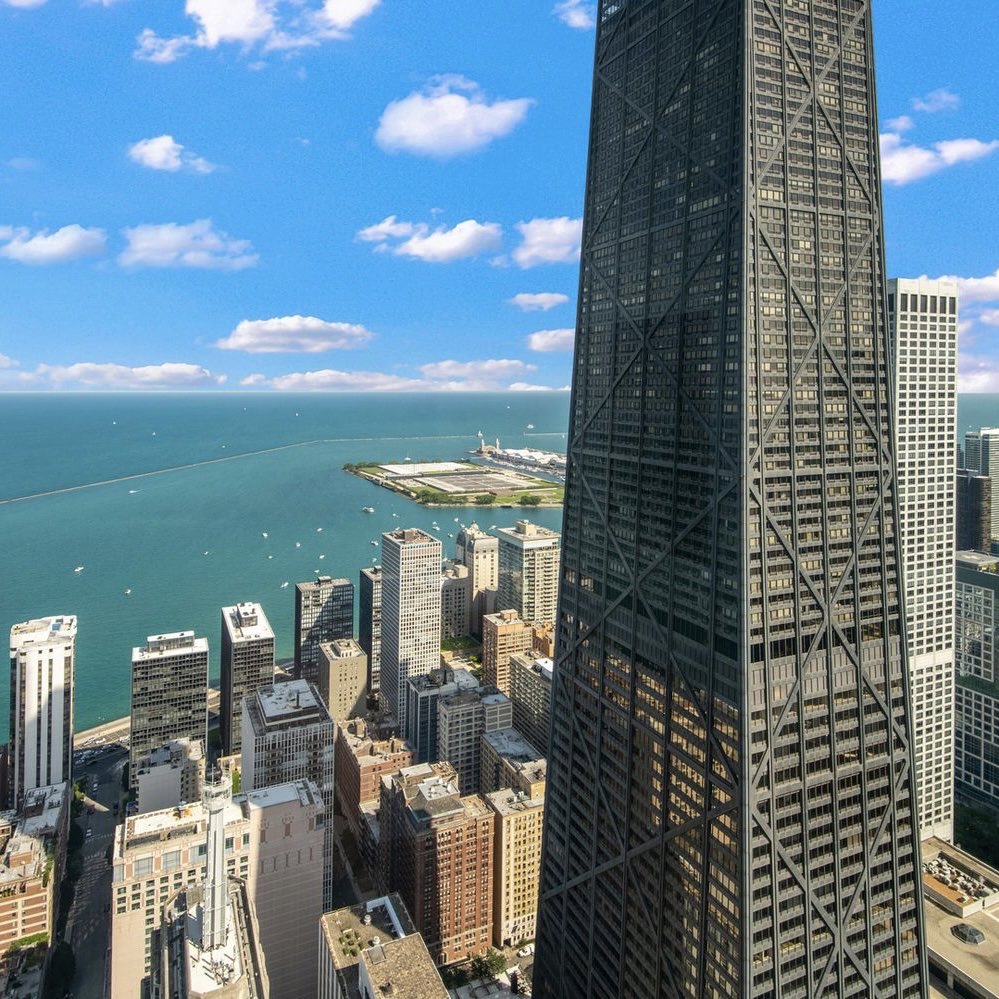 RobReffkin's tweet photo. Open House Sunday! A big thank you to Jeff Lowe for the tour of 132 E Delaware Unit in Chicago, IL.

This is a masterful renovation of penthouse level home perched atop the world-renowned Four Seasons Hotel. This preferred northeast corner offers a front-row seat to the iconic Chicago skyline and expanse of Lake Michigan.

Please reach out to Jeff Lowe of Compass at Jeff@LoweGroupChicago.com for a private tour!