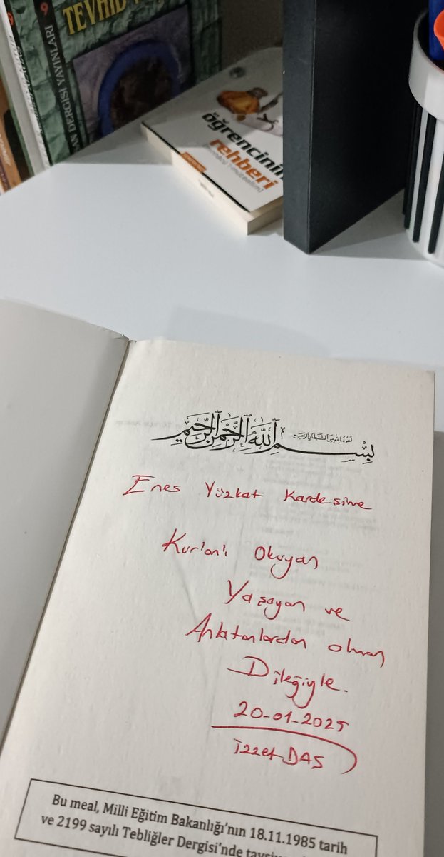 yuzkat_enes's tweet photo. Bu kitap gibi İzzet hocamın bana hediye ettiği üç dört kitap daha var kitaplığımda ve eminim ki kendisini tanıyan bir çok kişide de İzzet hocamdan hediye bir kitap vardır böylesi okumaya ve okutmaya önem veren , toplumun ıslahı için çalışan bir insan suç örgütü üyesi olamaz! https://t.co/HhjAeAmi7b