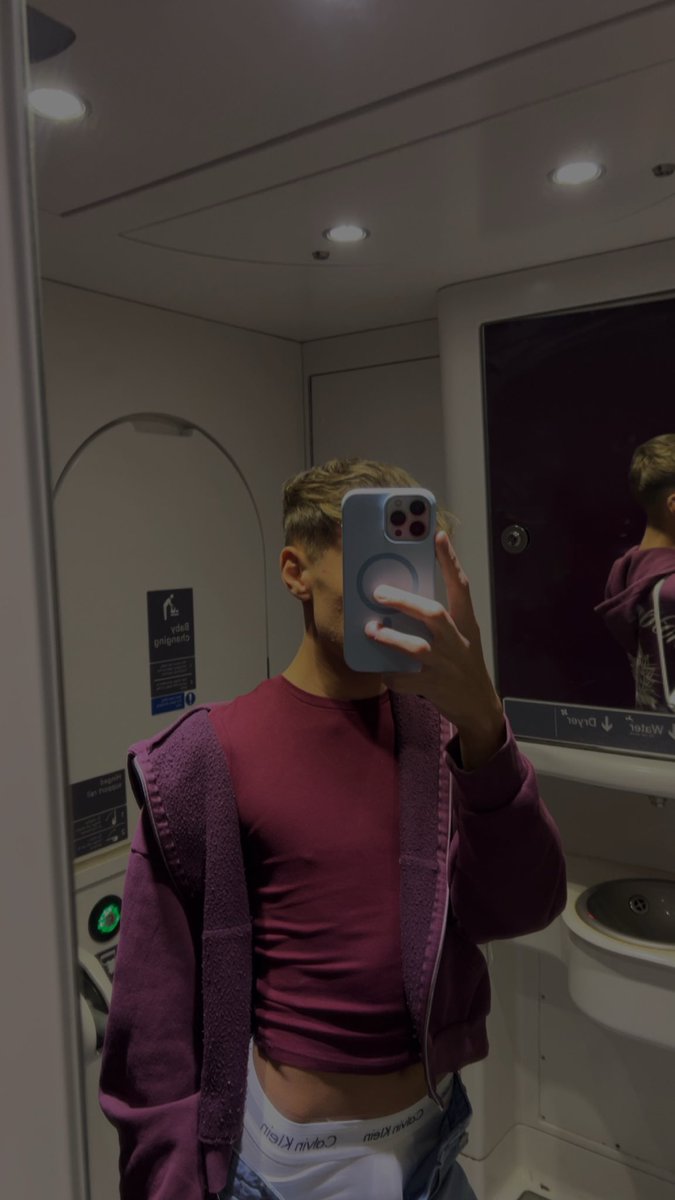 cauleytx's tweet photo. my hole is super tight 😏 https://t.co/YPQhufVhjb