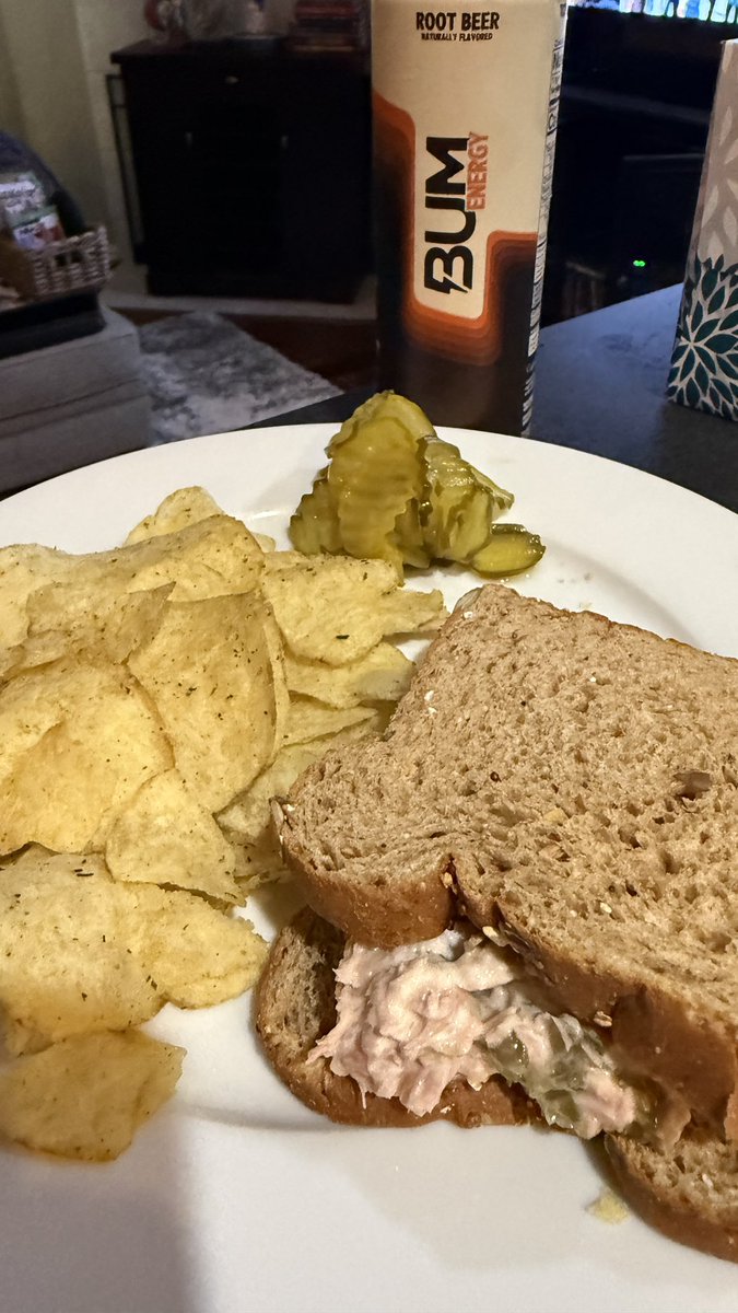cnote_vegas's tweet photo. Tuna fish Sandwich #DisgustingFoodPics 🤮 https://t.co/Z0oPfVAk9O
