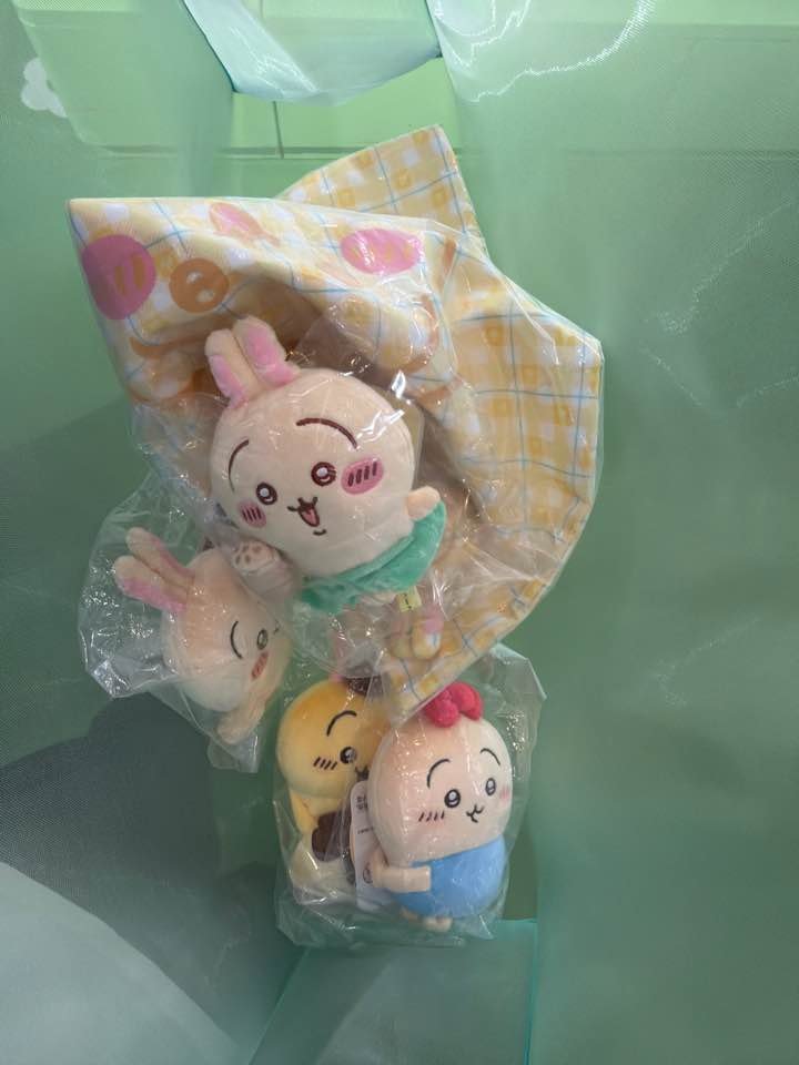 Flower_Usagi_'s tweet photo. 중국놀러간 지인이 댈구해준 우사기 토킹헤즈랑 우사기 데스크인형 나 다시는 못구할줄알았어요 ㅠㅠㅜ https://t.co/fCbFa1vS59