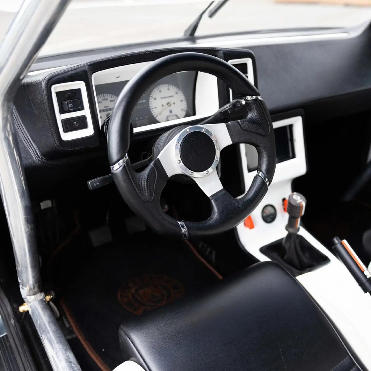 Bringatrailer's tweet photo. The ultimate Scirocco!

https://t.co/uz0iIFDZUc https://t.co/L21ZooD8Ga