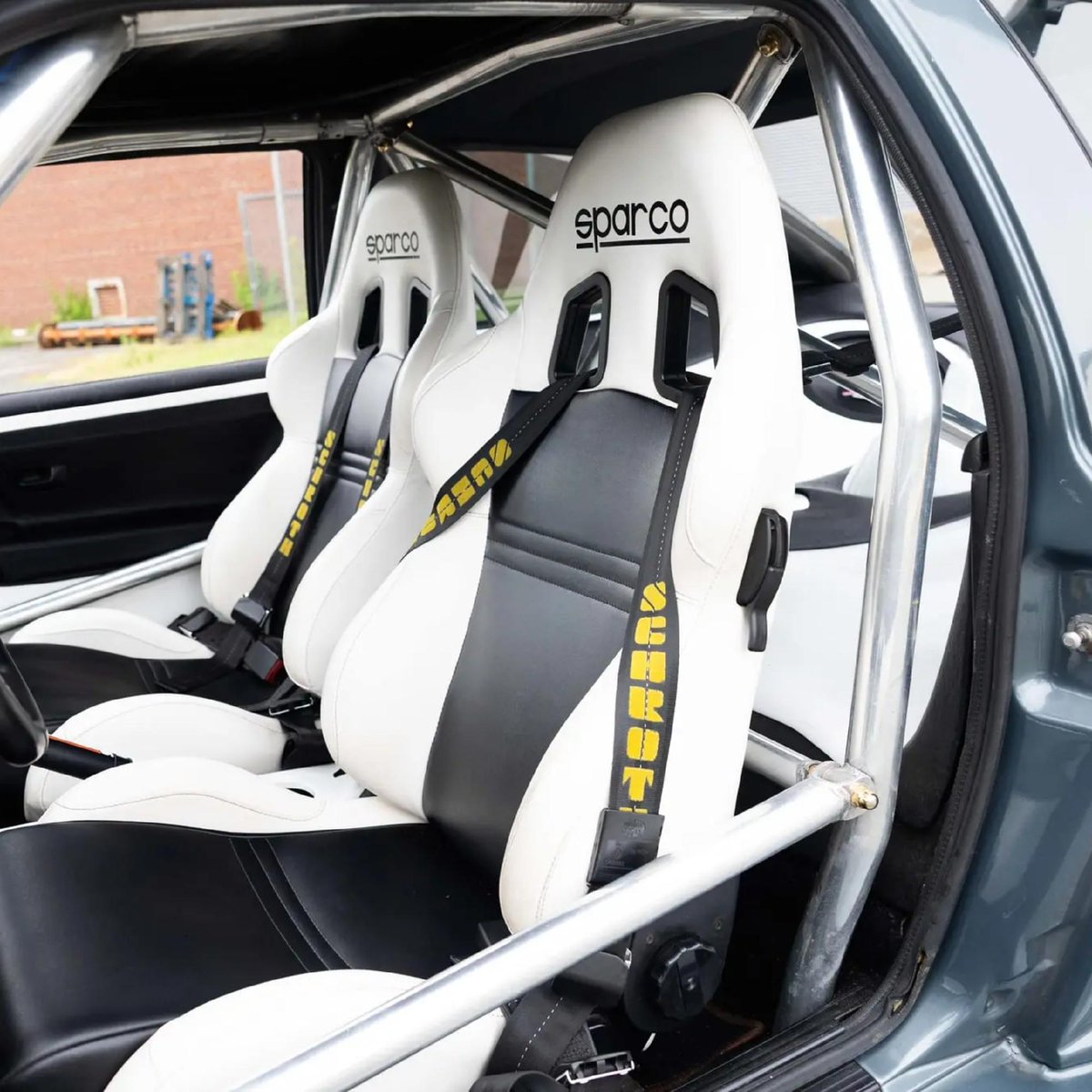 Bringatrailer's tweet photo. The ultimate Scirocco!

https://t.co/uz0iIFDZUc https://t.co/L21ZooD8Ga