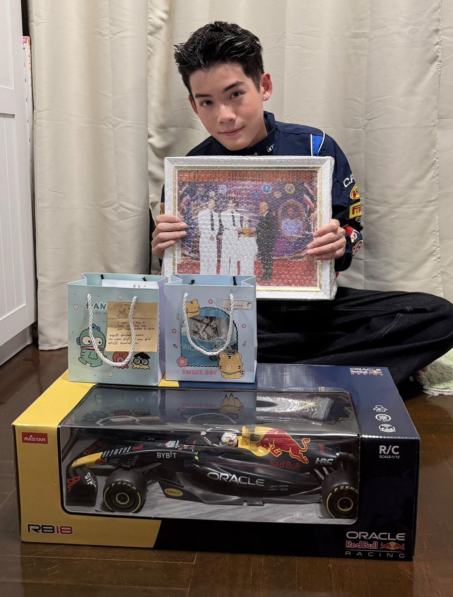 yugeneyaknonmak's tweet photo. ขอบคุณนะคับ
วันนี้หล่อป้ะล่า 
#yugeneyannawat https://t.co/r9i7MpQshA