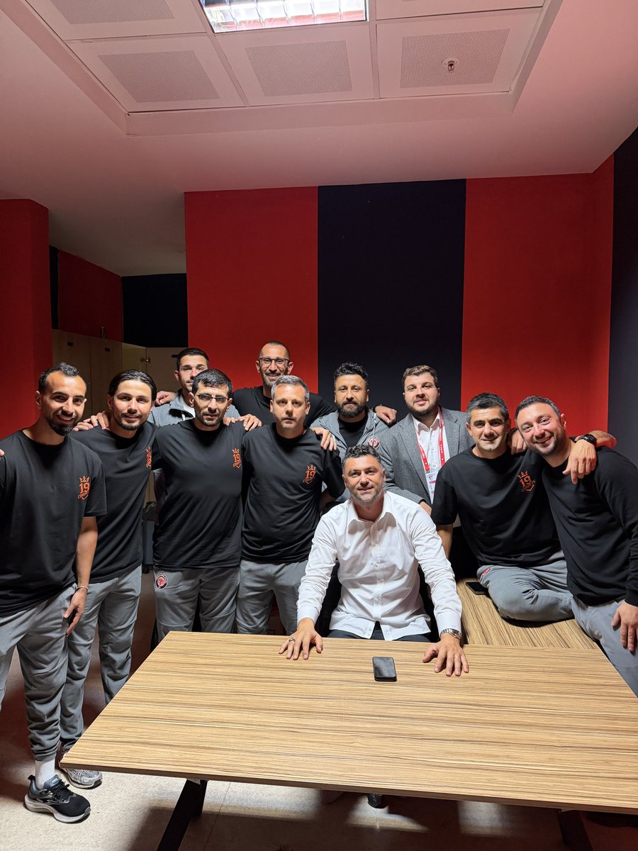 yilmazburak17's tweet photo. Bu galibiyet, sahada ve saha dışında aynı hedef için çalışan herkesin. Başladık, birlikte nicelerine #bizAnadoluyuz https://t.co/wd9kmbJ6ev