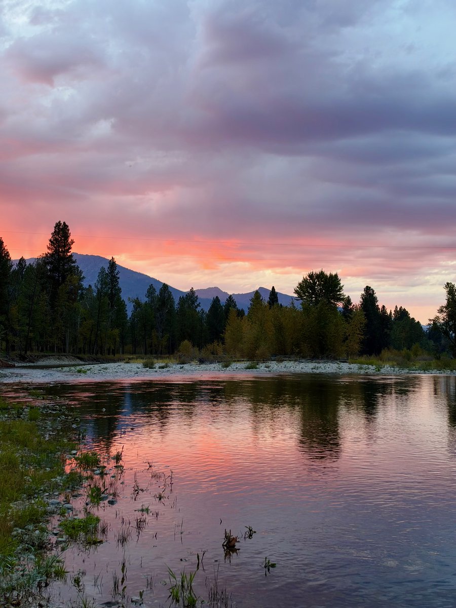 PCODoors's tweet photo. God's painting of the end of another spectacular day in Montana. #PlayersChoiceOutDoors #AMontanaJournal #PlayersChoiceCBD https://t.co/7VCTqiV1Dg