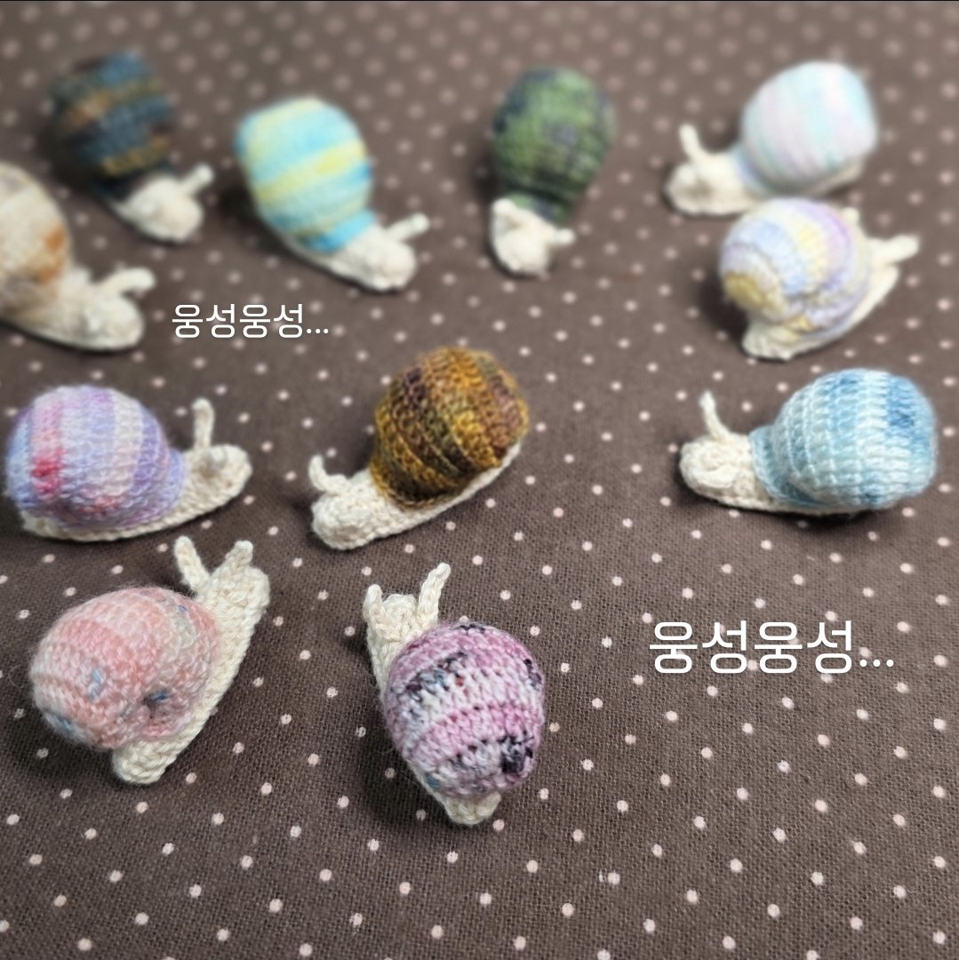 imeonji50894's tweet photo. 새로운 달팽이들이 새로운 주인을 찾으러 갑니다...! 제 책장은 달팽이이게 이미 점령당했으니 다른 집을 찾아봐야겠다는 뜨달팽들. https://t.co/rtbST6VM81