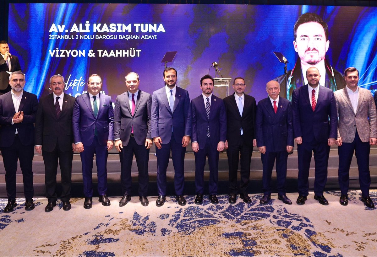 serbestiyetweb's tweet photo. İstanbul 2 No’lu Barosu’nda dikkat çekici sonuç: AK Parti’nin desteklediği aday 6 oyla kaybetti.

https://t.co/ghCbpYbi2R

AK Parti İstanbul İl Başkanı Abdullah Özdemir’in adaylık toplantısına katıldığı, Mustafa Şentop’un açık destek verdiği, Akın Gürlek’in avukatı Abdullah Adır’ın da listesinde yer aldığı Ali Kasım Tuna 1016 oy aldı.

Bağımsız İslami grupların ve Milli Görüş kökenli avukatların desteklediği Rıza Saka 1022 oyla baro başkanı seçildi.