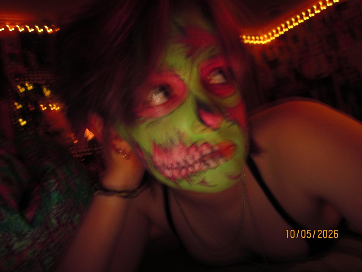 Ermdugm's tweet photo. Zombie makeup !! https://t.co/5LQqNUisai