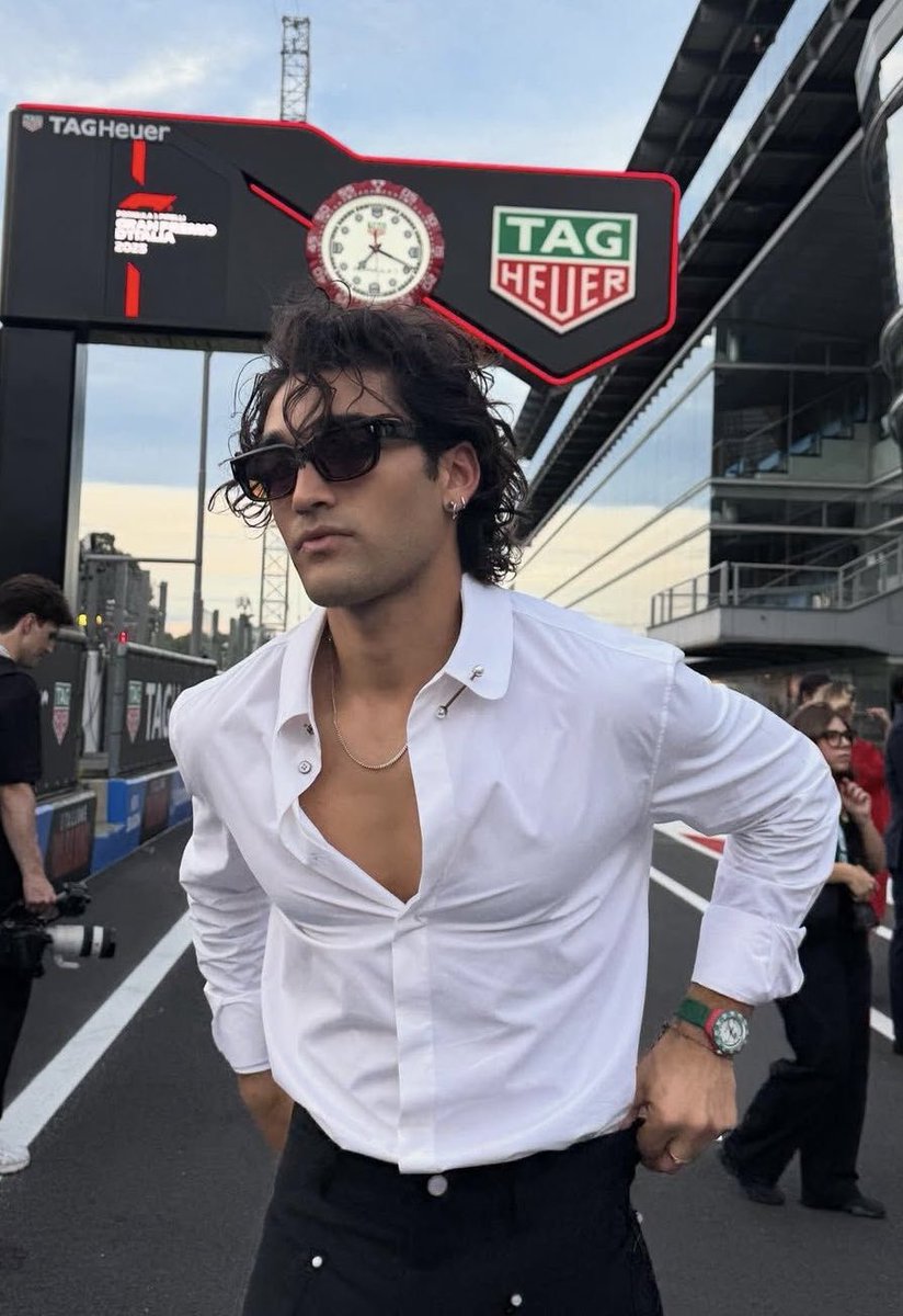 dianabellfort's tweet photo. F1 looks so good on them https://t.co/NJ3BGB1m7Q