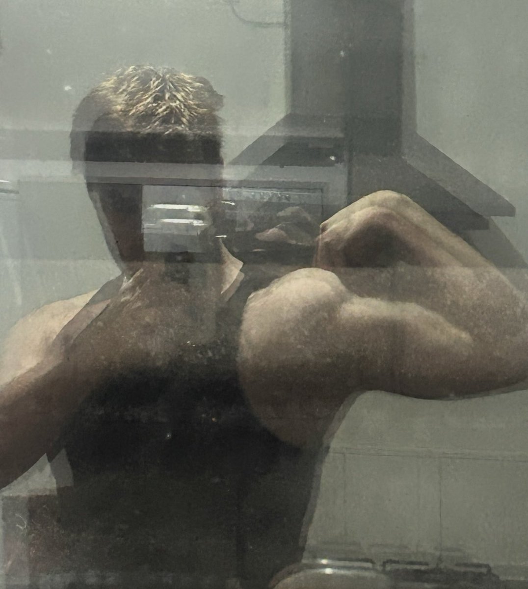 Bxfisz's tweet photo. Doing a rebrand with this account

👉 Fisxh (he/him)
👉 22
👉 Straight
👉 6’1, 97kg
👉 Owner, Master, Sir, Daddy (Looking)
👉 Nerdy shit, engineer, masters student
👉 hypersexual
👉 soft &amp; hard kinks
👉 I don’t show face outside of DMs,

Show respect when you speak to me
MDNI 🔞 https://t.co/z4srUtTHaG