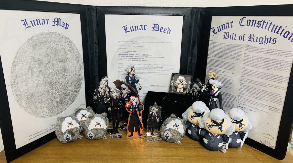 easyR_ramuda214's tweet photo. 昨日のdcstフェスで広まったかな？☺️
月の土地が買えること✨

1エーカーは

•坪に換算すると約1,200坪ほど
•サッカーグラウンド1面弱、
  または一般的な学校の校庭1つ分程度

のイメージです✨

1エーカーは2700円あたりで買えます✨

自分はもう3回買ってるんですが、
最初はファイルセットで購入。

ファイルは思ったよりでかくて、
(画像参照、大きめのアクスタよりでかい)
しっかりしてるし、

権利書とかの紙も上質紙✨

ちなみにカードも名前入れてもらえるのでプレゼントに最高です😍

#月の土地
#DrSTONE
#ドクターストーン