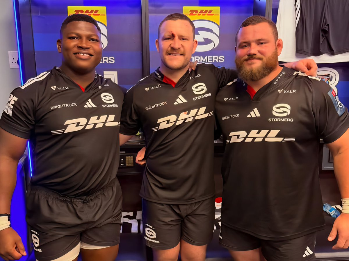SardieqWP's tweet photo. How did we get so lucky! 😍
▪︎ My favourite loosehead in the world
▪︎ The most underrated hooker, best dart thrower in the URC
▪︎ The best tighthead in the world
#STOvSHA #URC #Springboks https://t.co/vgeUmoPPaT