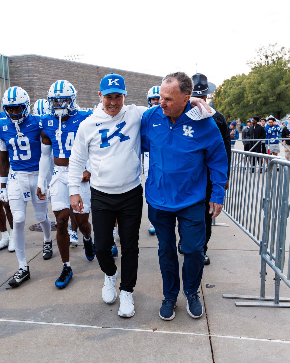 UKFootball's tweet photo. Special guest for a special night. Welcome back, Coach Brooks 😼 https://t.co/LsbpXiFeYA