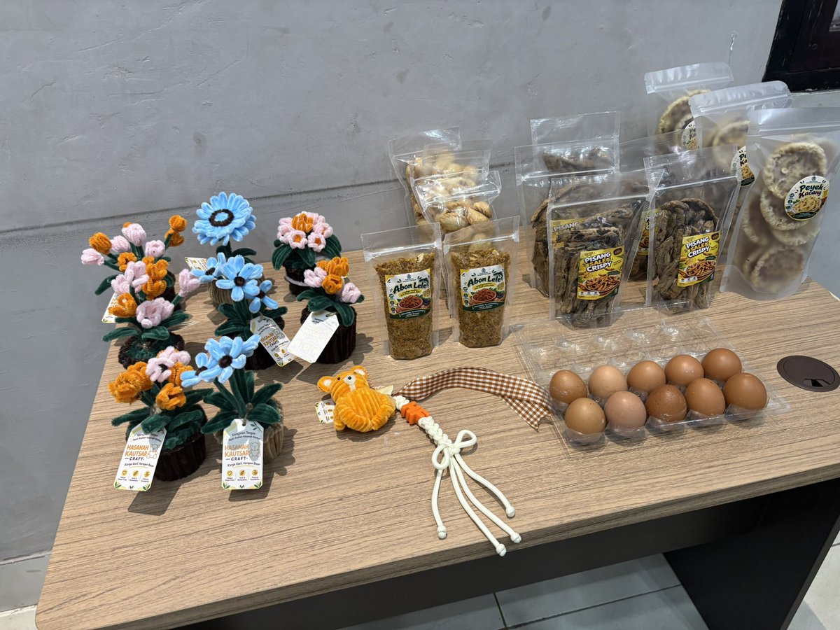 HFI1995's tweet photo. The HF #orphanage in Kawalu run by @HumanityfirstID sells items made by the staff and children and beautifully packaged https://t.co/iQp9FsonQW