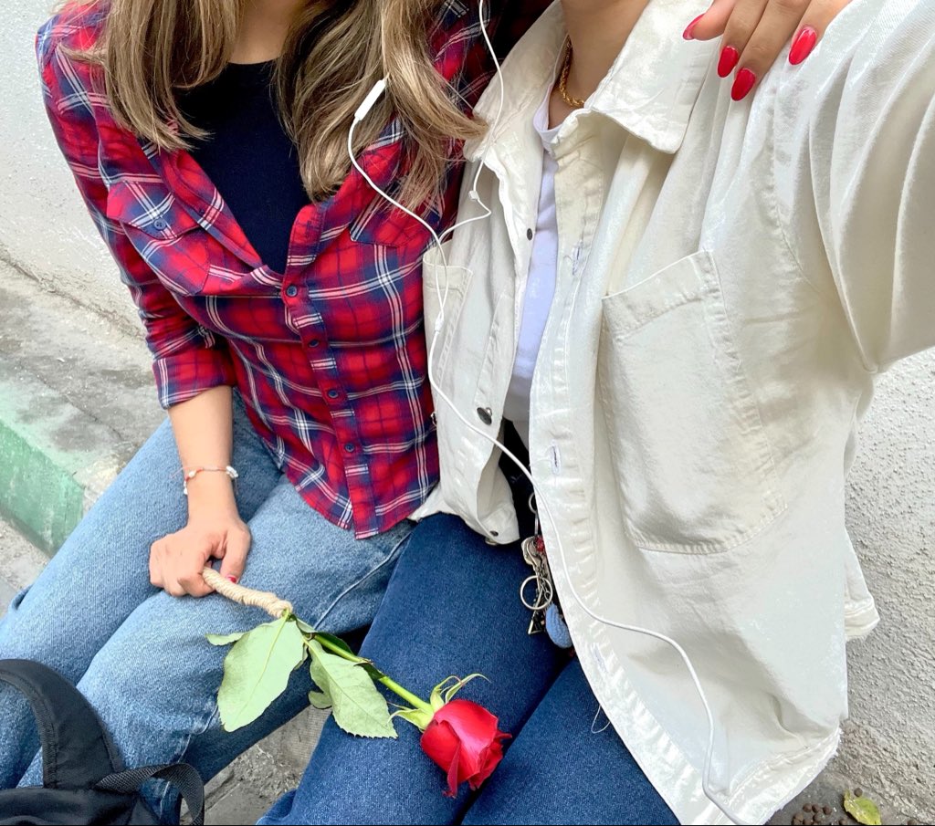 Merrymoha_'s tweet photo. Fall in love in October 👩🏽‍❤️‍💋‍👩🏼 https://t.co/WpbpkyRtzh