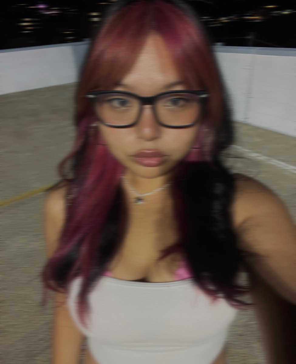 pingkittn's tweet photo. i miss my red hair :c https://t.co/gL8qt36umM